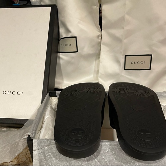 Authentic Gucci velvet slides with bee/star embroidered emblem - Picture 4 of 9
